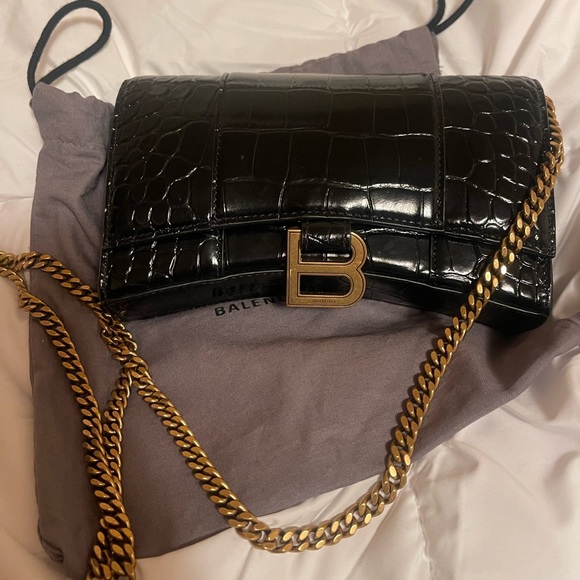 Balenciaga
Hourglass Croc-Embossed Leather
Wallet-On-Chain. Brand new. - Picture 1 of 8